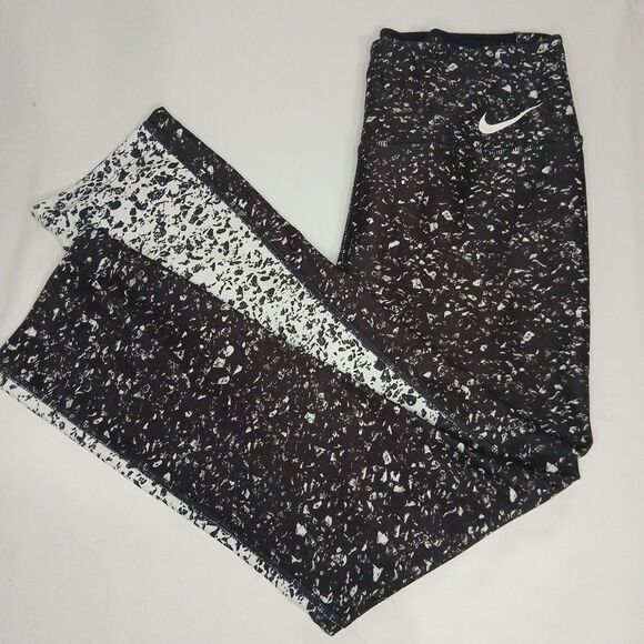 Nike Dri-Fit Women's One Legend Pant Athletic Yoga Leggings Small Black White - Picture 1 of 7